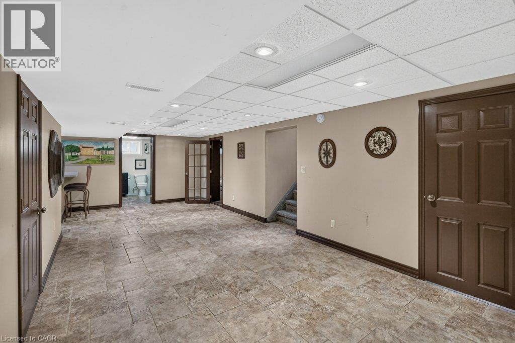 100 Alderson Drive, Hamilton, ON - Indoor Photo Showing Other Room