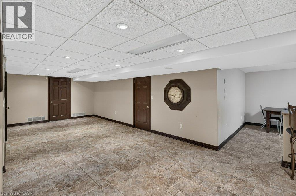 100 Alderson Drive, Hamilton, ON - Indoor Photo Showing Other Room