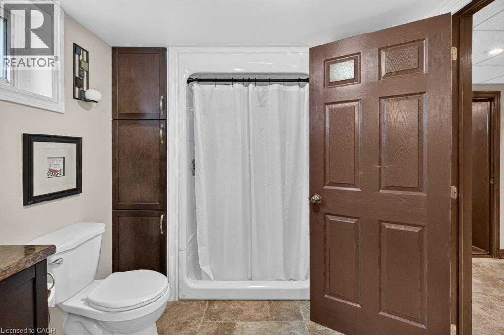 100 Alderson Drive, Hamilton, ON - Indoor Photo Showing Bathroom