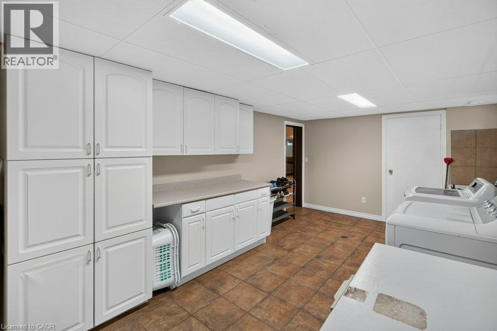 100 Alderson Drive, Hamilton, ON - Indoor Photo Showing Laundry Room
