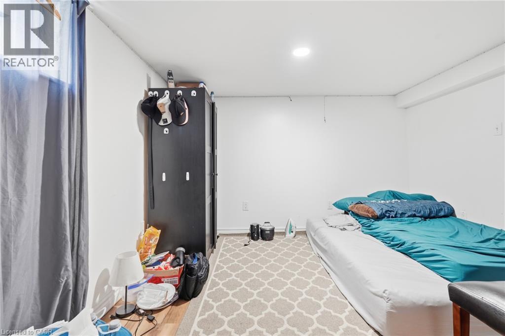 17 West 3Rd Street, Hamilton, ON - Indoor Photo Showing Bedroom