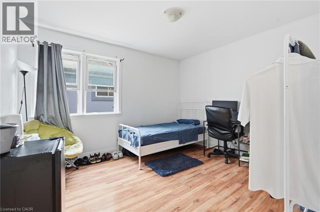 17 West 3Rd Street, Hamilton, ON - Indoor Photo Showing Bedroom