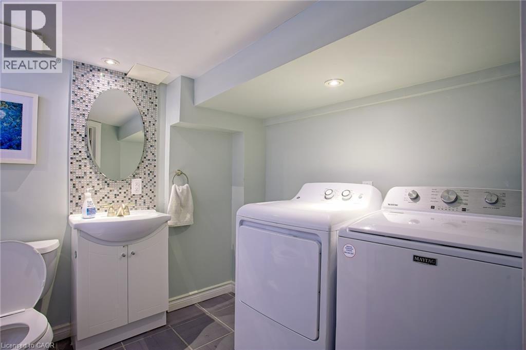 32 Dalewood Crescent, Hamilton, ON - Indoor Photo Showing Laundry Room