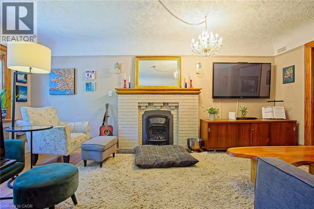32 Dalewood Crescent, Hamilton, ON - Indoor Photo Showing Living Room With Fireplace