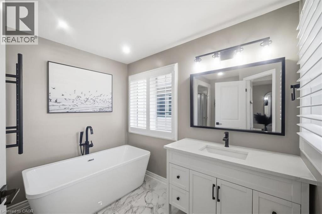 6063 Fausta Boulevard, Niagara Falls, ON - Indoor Photo Showing Bathroom