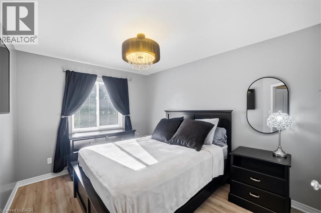 6063 Fausta Boulevard, Niagara Falls, ON - Indoor Photo Showing Bedroom