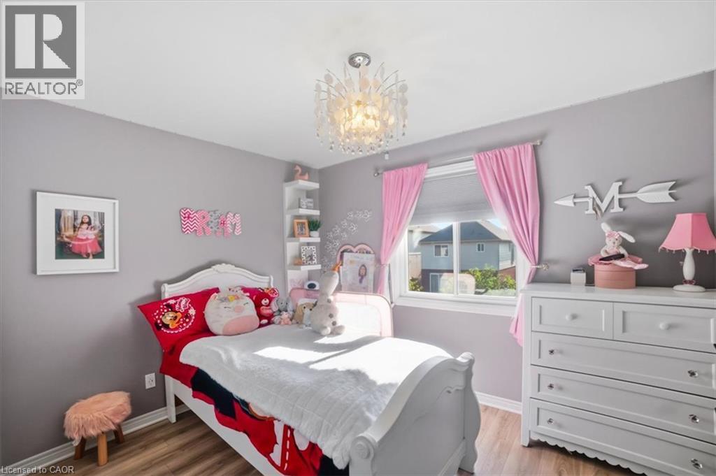 6063 Fausta Boulevard, Niagara Falls, ON - Indoor Photo Showing Bedroom