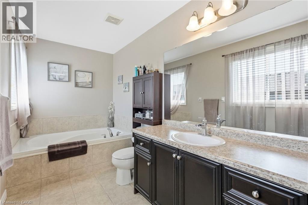 Bathroom - 1332 Baseline Road, Stoney Creek, ON - Indoor Photo Showing Bathroom