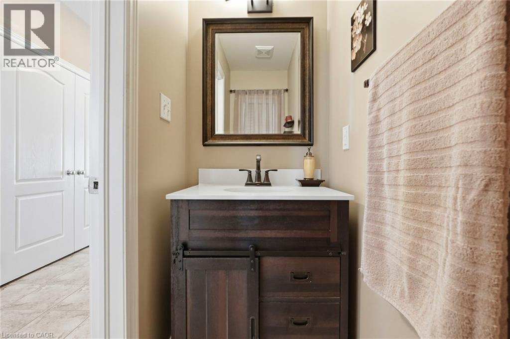 Bathroom - 1332 Baseline Road, Stoney Creek, ON - Indoor Photo Showing Bathroom