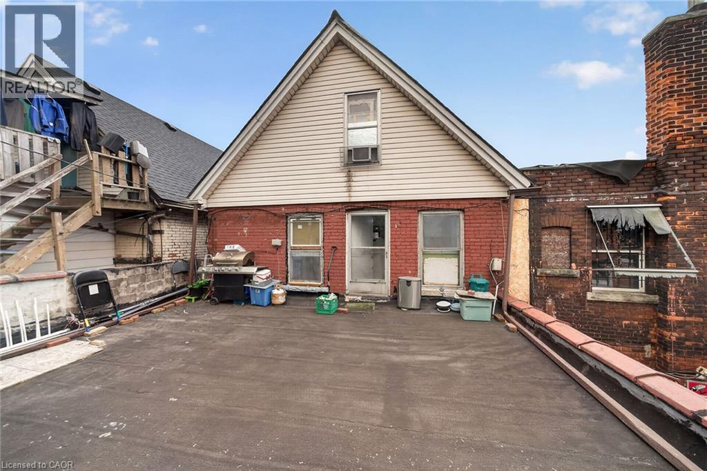 Image quality insufficient for description - 817 King Street E, Hamilton, ON