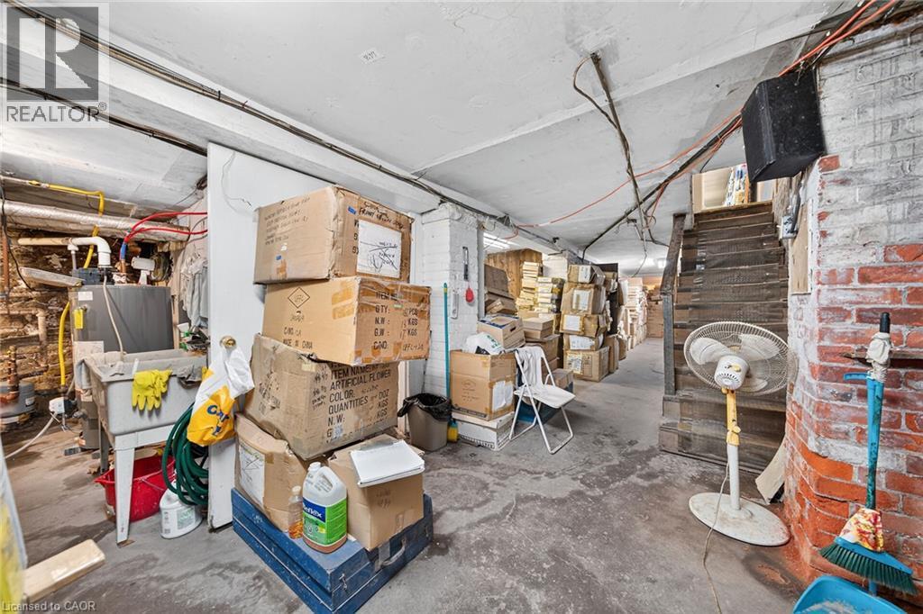 Image quality insufficient for description - 817 King Street E, Hamilton, ON