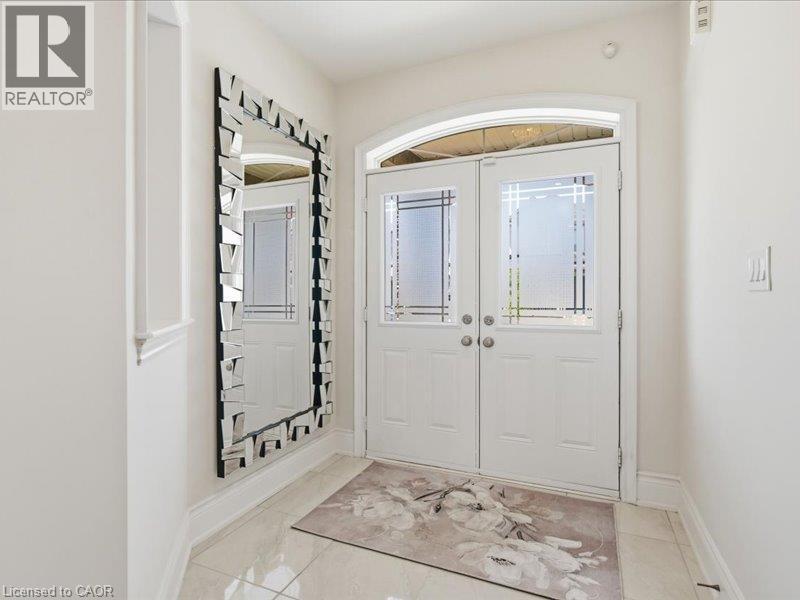 39 Avanti Crescent, Waterdown, ON - Indoor Photo Showing Other Room