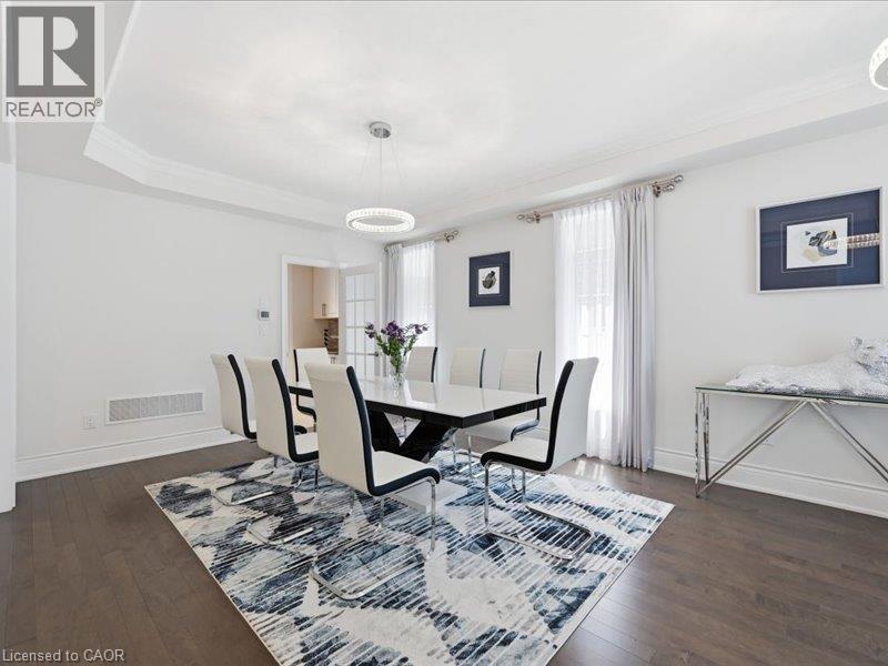 39 Avanti Crescent, Waterdown, ON - Indoor Photo Showing Dining Room