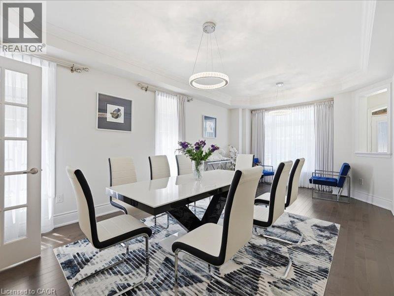 39 Avanti Crescent, Waterdown, ON - Indoor Photo Showing Dining Room