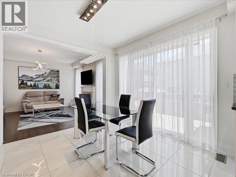 39 Avanti Crescent, Waterdown, ON - Indoor Photo Showing Dining Room