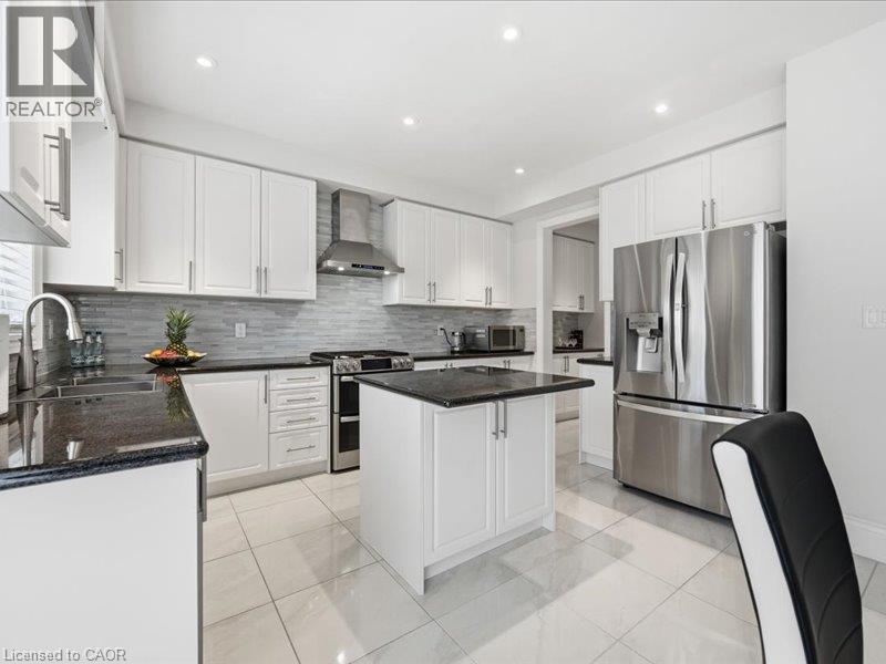 39 Avanti Crescent, Waterdown, ON - Indoor Photo Showing Kitchen With Upgraded Kitchen