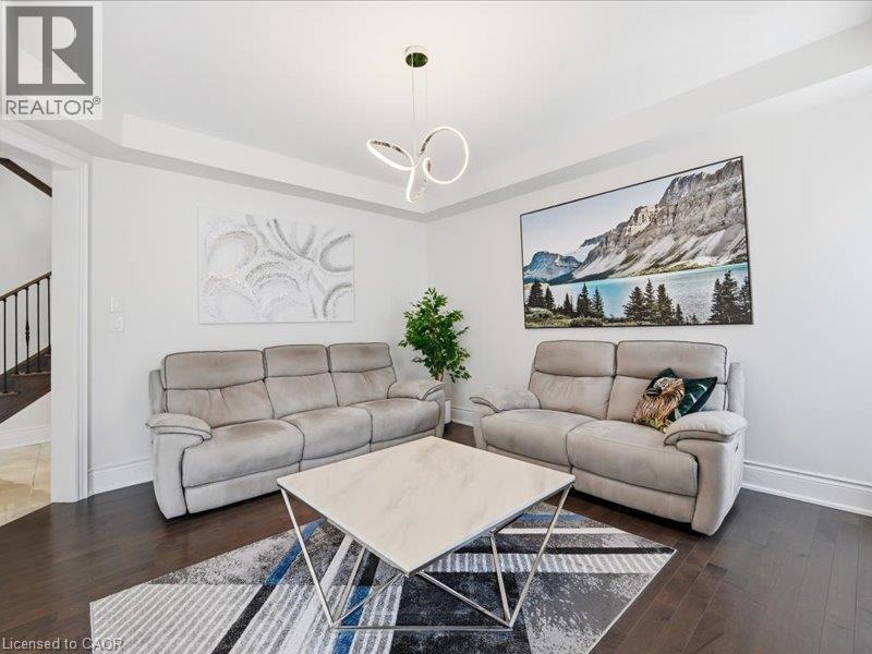 39 Avanti Crescent, Waterdown, ON - Indoor Photo Showing Living Room