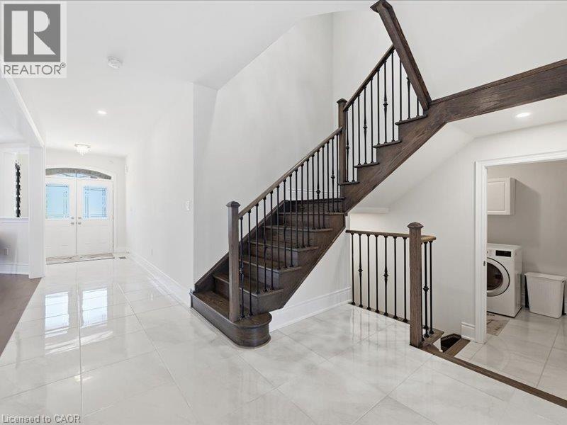 39 Avanti Crescent, Waterdown, ON - Indoor Photo Showing Other Room