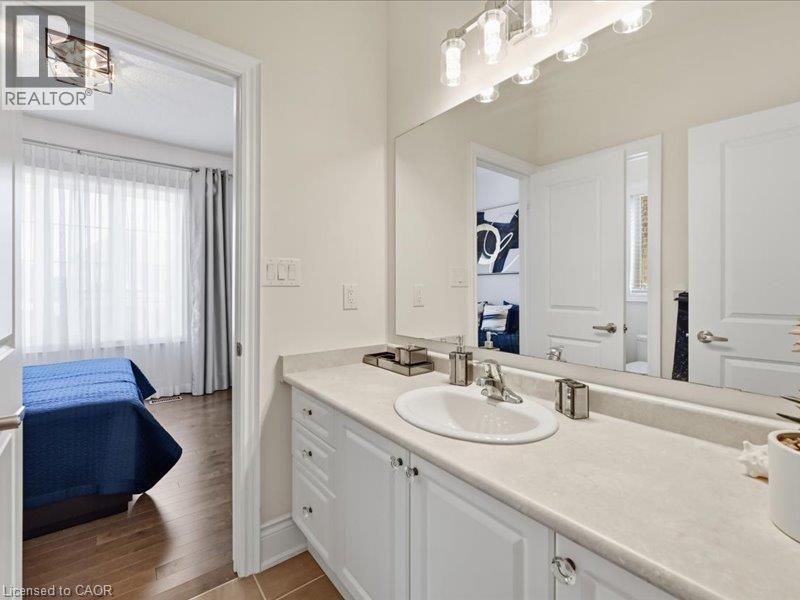 39 Avanti Crescent, Waterdown, ON - Indoor Photo Showing Bathroom