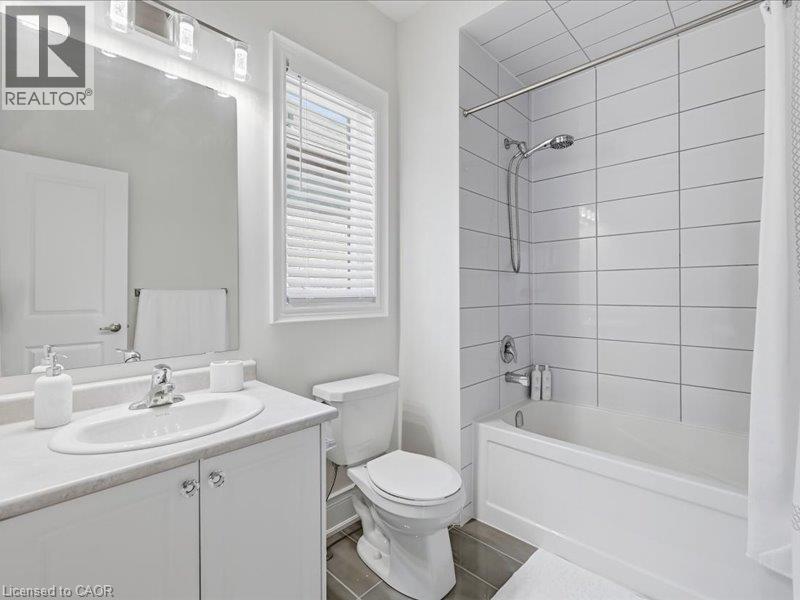 39 Avanti Crescent, Waterdown, ON - Indoor Photo Showing Bathroom