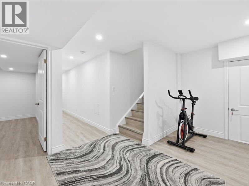 39 Avanti Crescent, Waterdown, ON - Indoor Photo Showing Gym Room