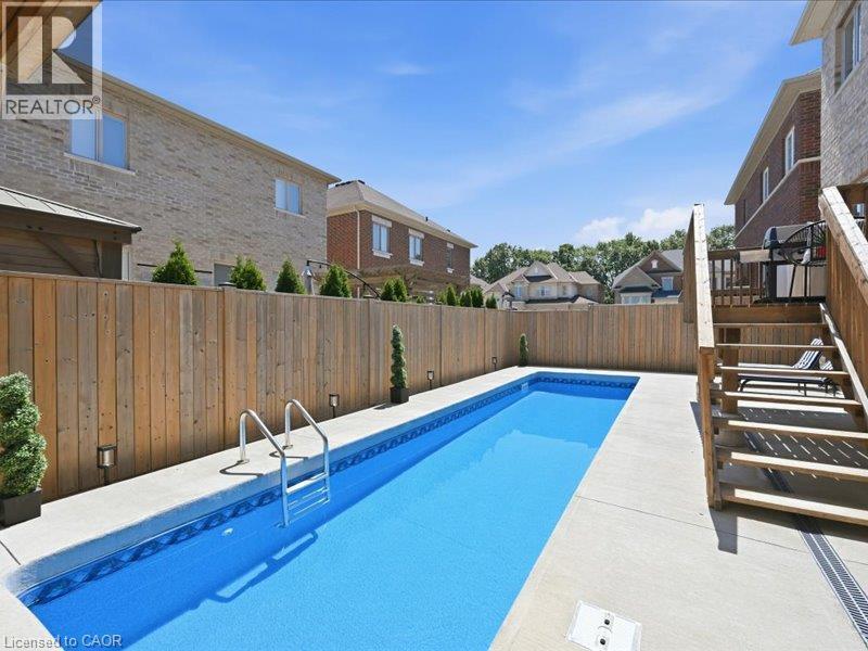 39 Avanti Crescent, Waterdown, ON - Outdoor With In Ground Pool