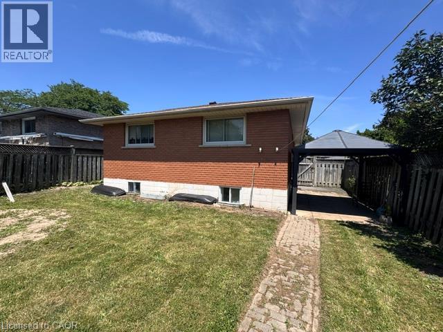 Brick exterior with multiple windows - 90 Anna Capri Drive Unit# Lower, Hamilton, ON - Outdoor