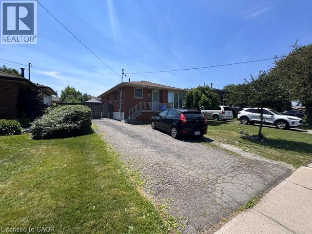 Brick exterior with a gabled roofline and front entrance - 90 Anna Capri Drive Unit# Lower, Hamilton, ON - Outdoor