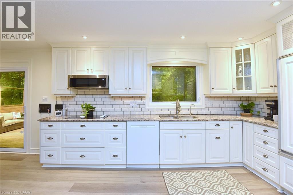 421 8Th Concession Road E, Carlisle, ON - Indoor Photo Showing Kitchen