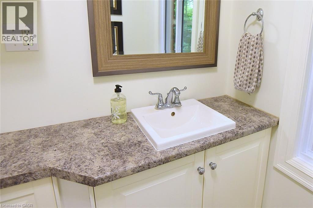 421 8Th Concession Road E, Carlisle, ON - Indoor Photo Showing Bathroom