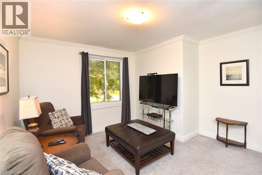 421 8Th Concession Road E, Carlisle, ON - Indoor Photo Showing Living Room