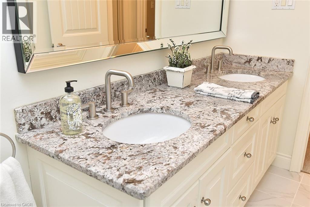 421 8Th Concession Road E, Carlisle, ON - Indoor Photo Showing Bathroom