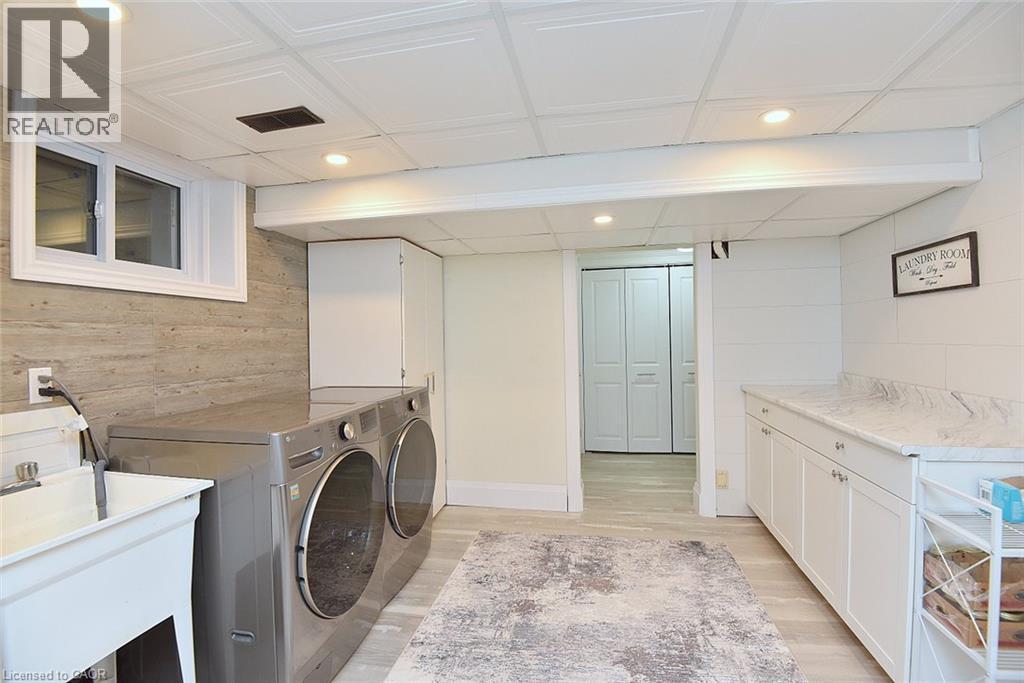 421 8Th Concession Road E, Carlisle, ON - Indoor Photo Showing Laundry Room