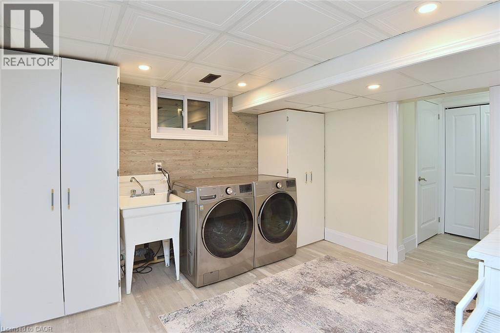 421 8Th Concession Road E, Carlisle, ON - Indoor Photo Showing Laundry Room