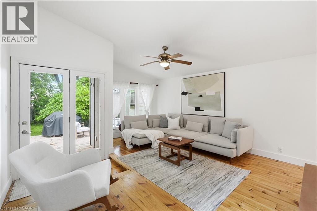 356 Hughson Street, Hamilton, ON - Indoor Photo Showing Living Room
