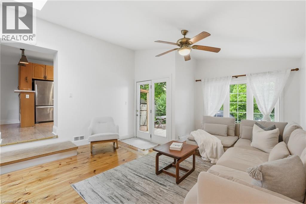 356 Hughson Street, Hamilton, ON - Indoor Photo Showing Living Room