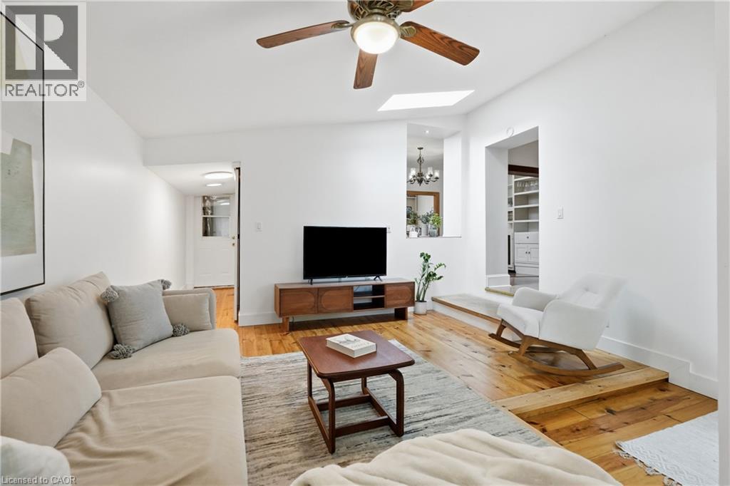356 Hughson Street, Hamilton, ON - Indoor Photo Showing Living Room