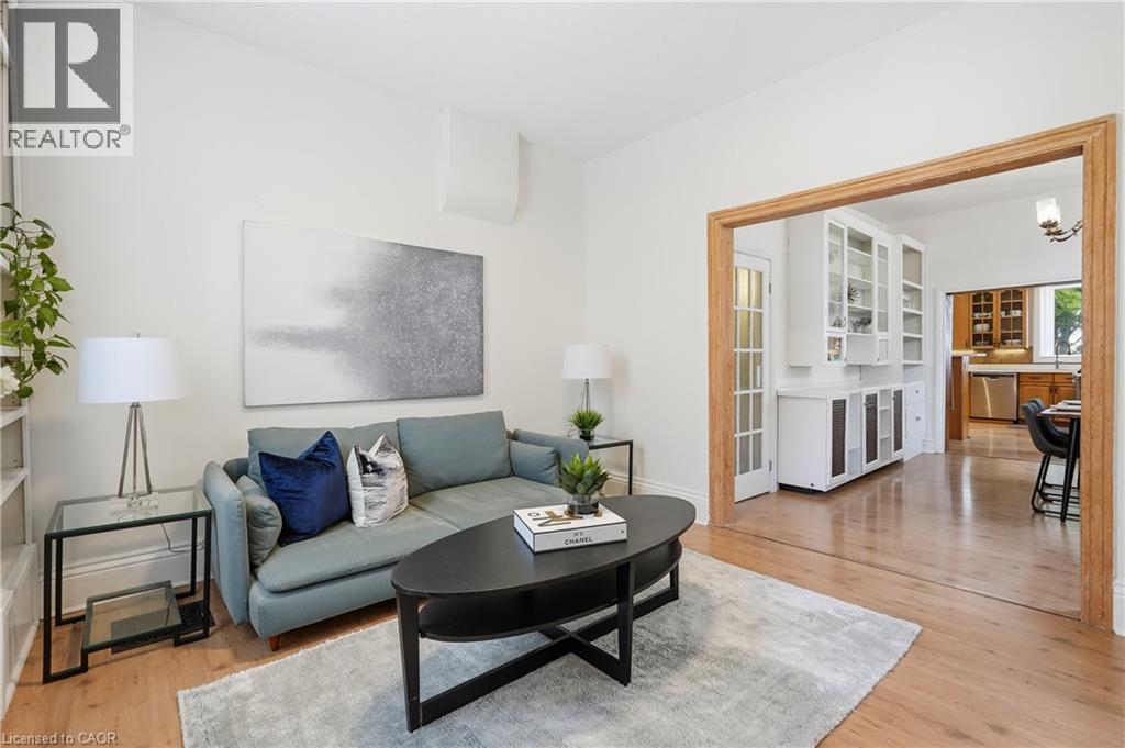356 Hughson Street, Hamilton, ON - Indoor Photo Showing Living Room