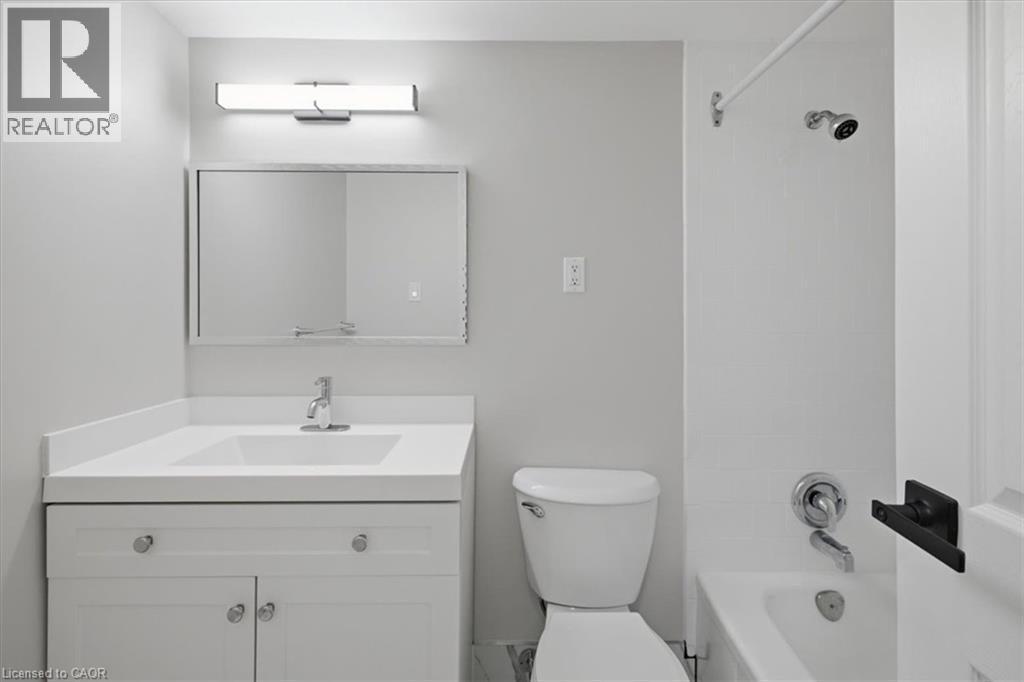 1968 Main Street W Unit# 404, Hamilton, ON - Indoor Photo Showing Bathroom