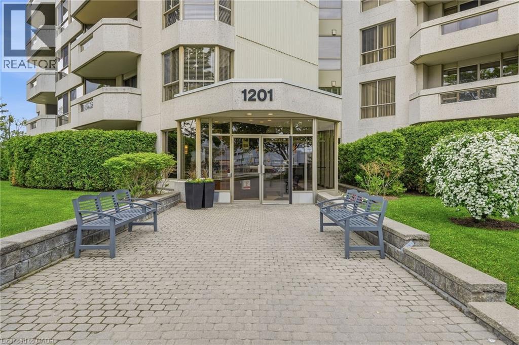 1201 North Shore Boulevard E Unit# 1003, Burlington, ON - Outdoor