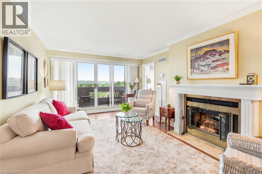 1201 North Shore Boulevard E Unit# 1003, Burlington, ON - Indoor Photo Showing Living Room With Fireplace