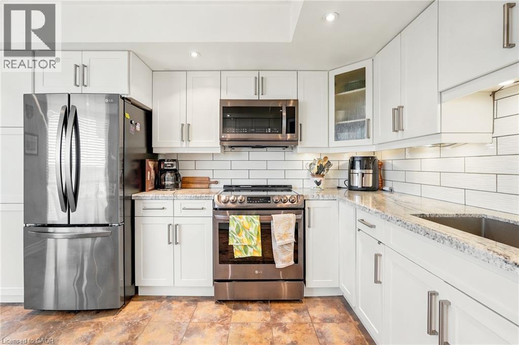 1201 North Shore Boulevard E Unit# 1003, Burlington, ON - Indoor Photo Showing Kitchen With Upgraded Kitchen