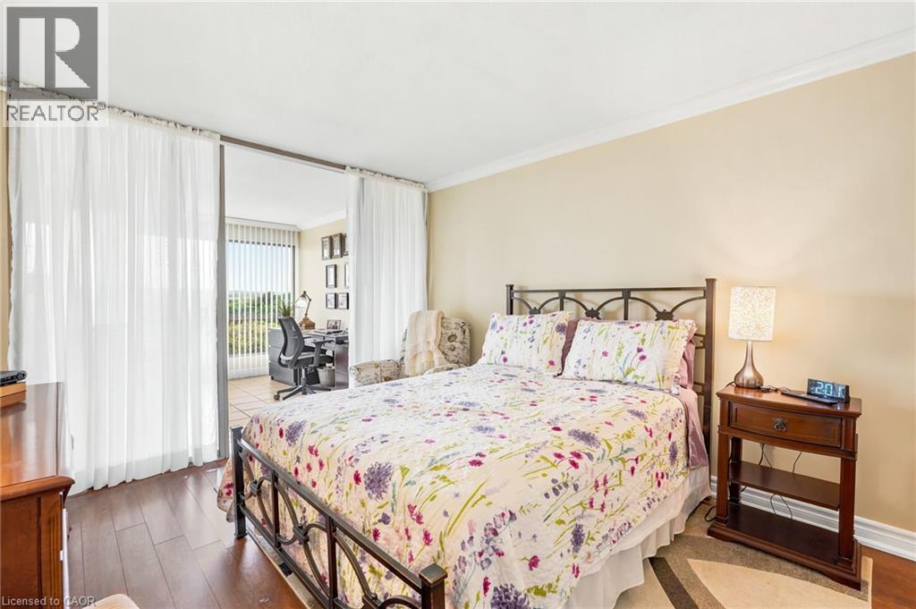 1201 North Shore Boulevard E Unit# 1003, Burlington, ON - Indoor Photo Showing Bedroom