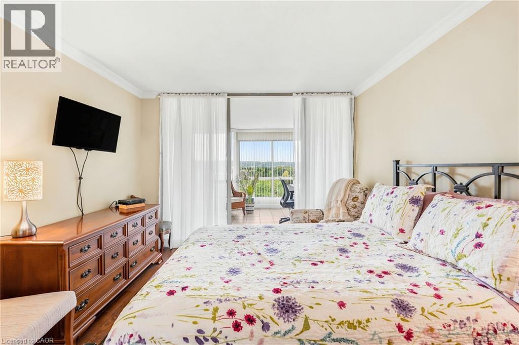 1201 North Shore Boulevard E Unit# 1003, Burlington, ON - Indoor Photo Showing Bedroom