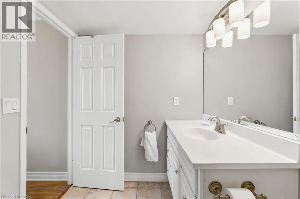 1201 North Shore Boulevard E Unit# 1003, Burlington, ON - Indoor Photo Showing Bathroom