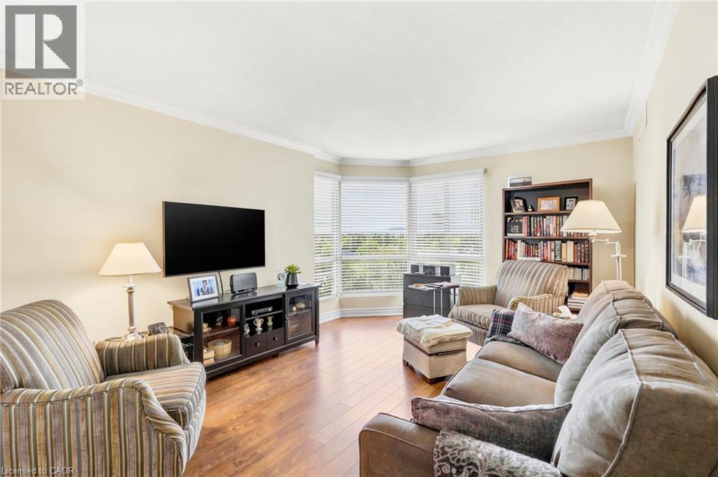 1201 North Shore Boulevard E Unit# 1003, Burlington, ON - Indoor Photo Showing Living Room