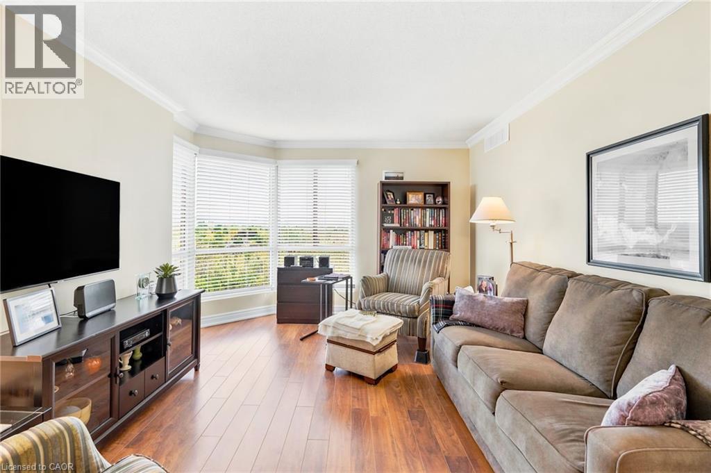 1201 North Shore Boulevard E Unit# 1003, Burlington, ON - Indoor Photo Showing Living Room