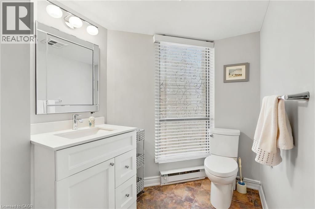1201 North Shore Boulevard E Unit# 1003, Burlington, ON - Indoor Photo Showing Bathroom