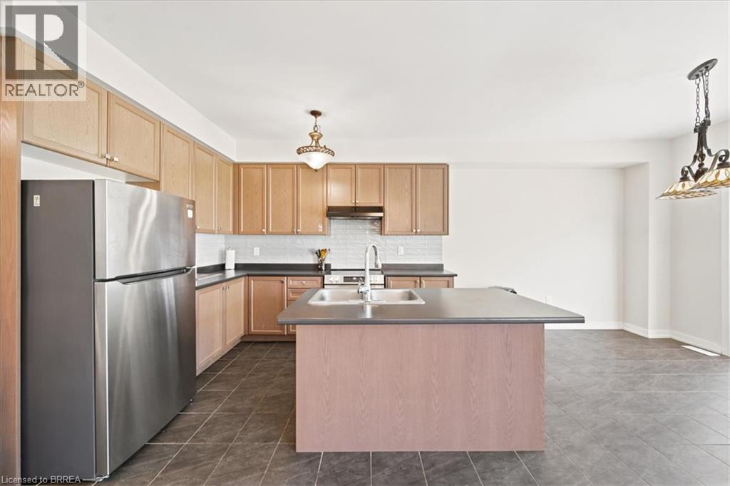 78 Lilac Circle, Caledonia, ON - Indoor Photo Showing Kitchen With Double Sink