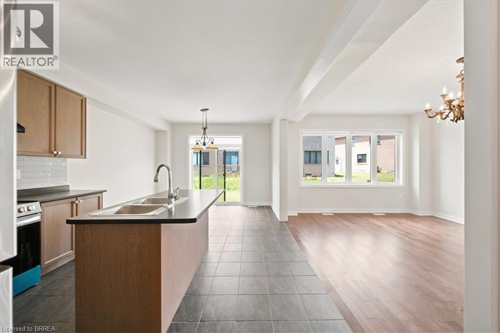 78 Lilac Circle, Caledonia, ON - Indoor Photo Showing Kitchen With Double Sink